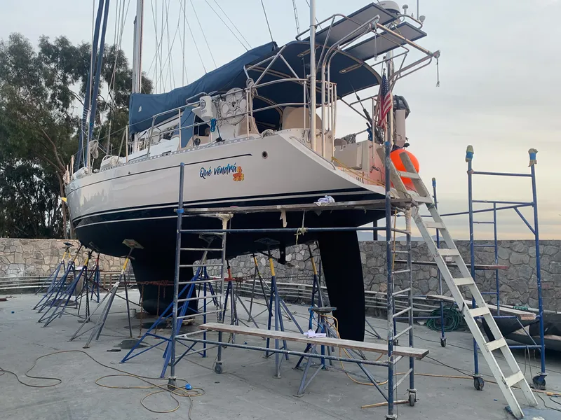 Scanning the horizon through binoculars